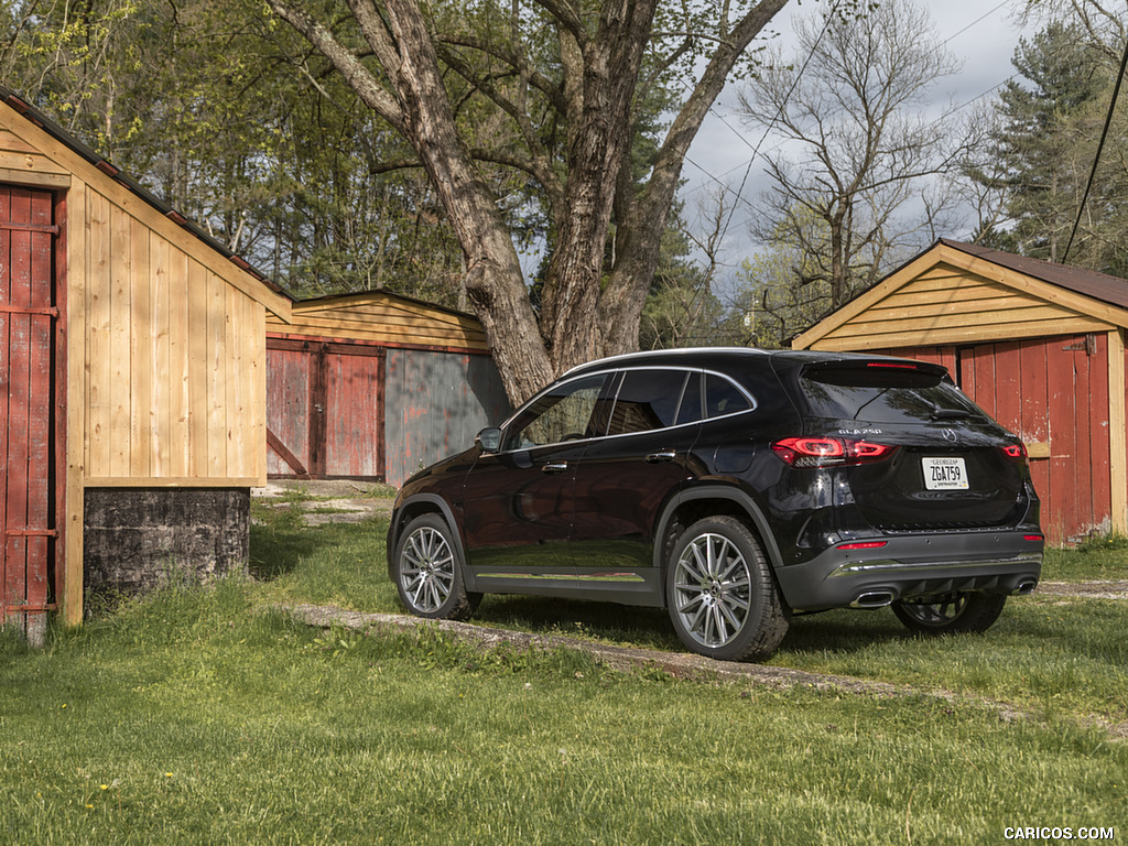 2021 Mercedes-Benz GLA 250 4MATIC (US-Spec) - Rear Three-Quarter