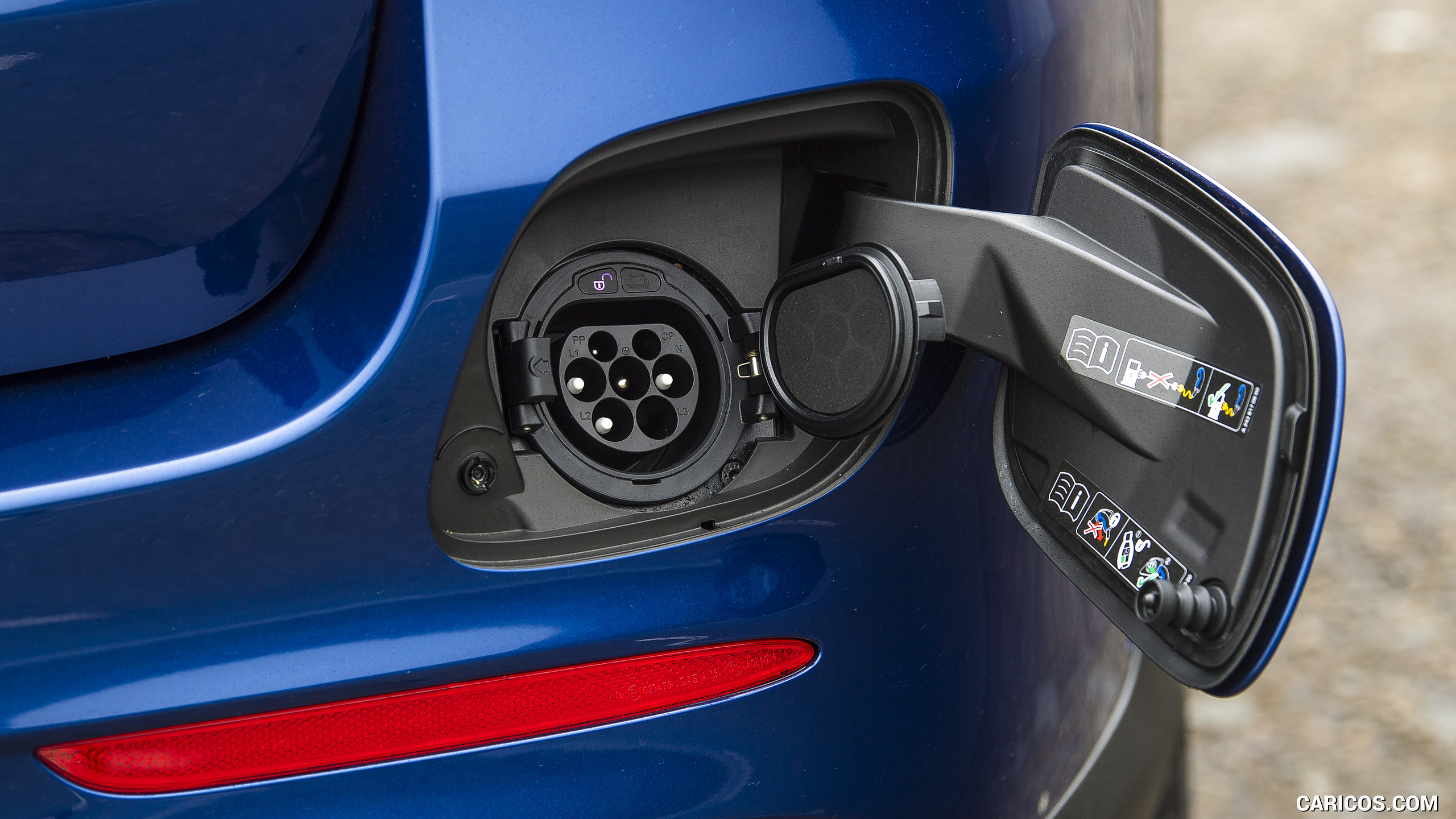 2021 Mercedes-Benz GLC 300 e Plug-In Hybrid (UK-Spec) - Charging Connector, #58 of 84