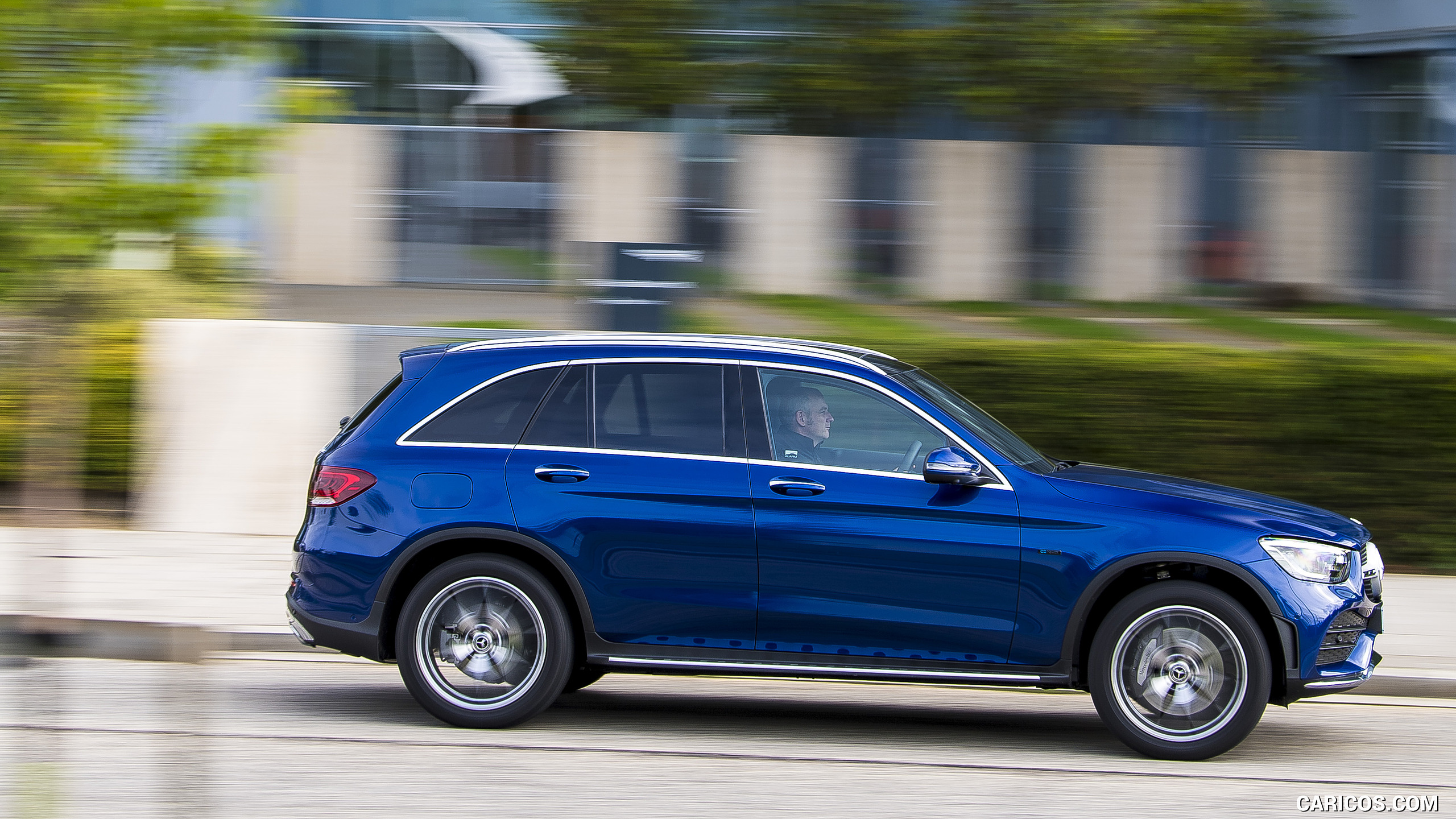 2021 Mercedes-Benz GLC 300 e Plug-In Hybrid (UK-Spec) - Side, #34 of 84