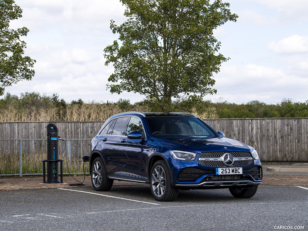 2021 Mercedes-Benz GLC 300 e Plug-In Hybrid (UK-Spec) - Charging