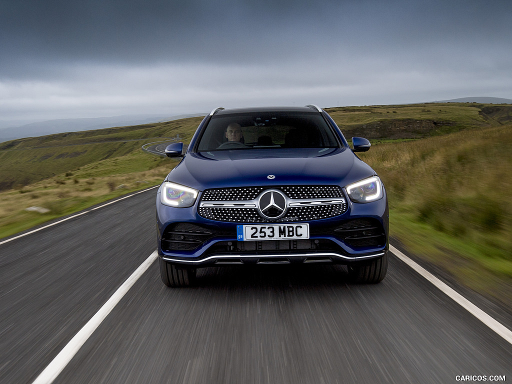 2021 Mercedes-Benz GLC 300 e Plug-In Hybrid (UK-Spec) - Front