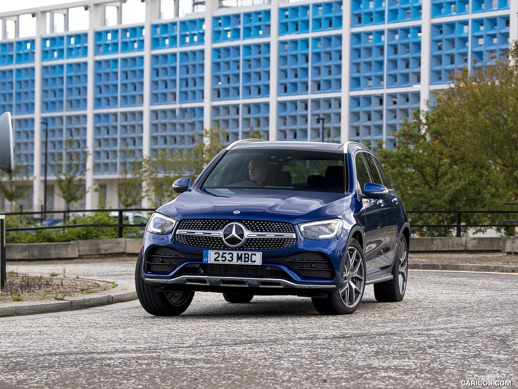 2021 Mercedes-Benz GLC 300 e Plug-In Hybrid (UK-Spec) - Front