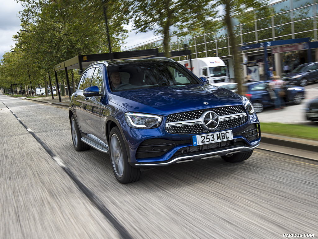 2021 Mercedes-Benz GLC 300 e Plug-In Hybrid (UK-Spec) - Front