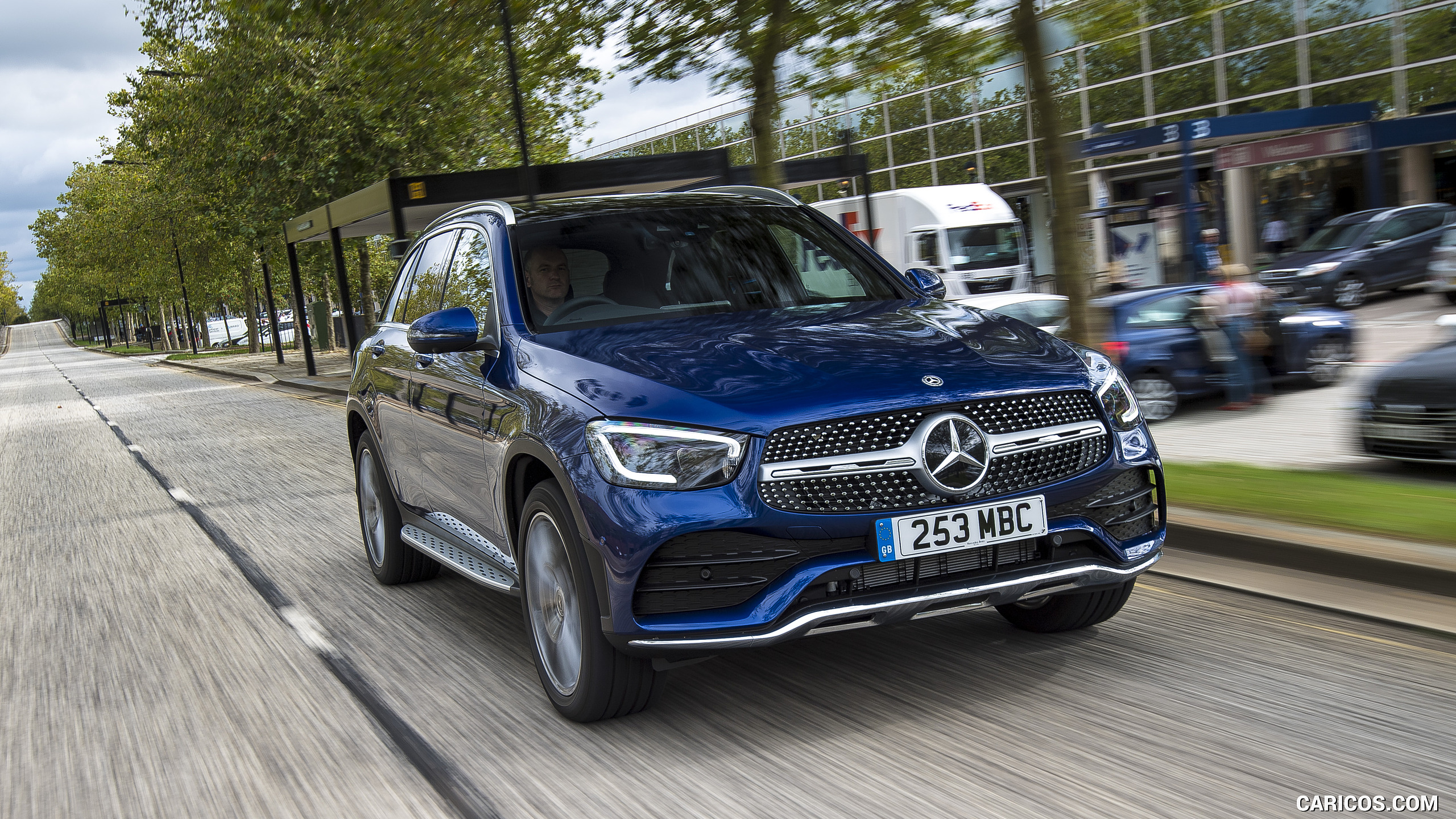 2021 Mercedes-Benz GLC 300 e Plug-In Hybrid (UK-Spec) - Front | Caricos