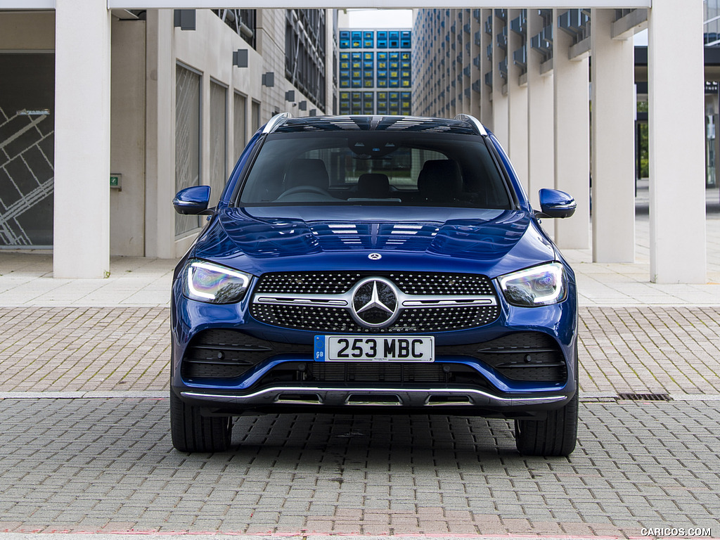 2021 Mercedes-Benz GLC 300 e Plug-In Hybrid (UK-Spec) - Front