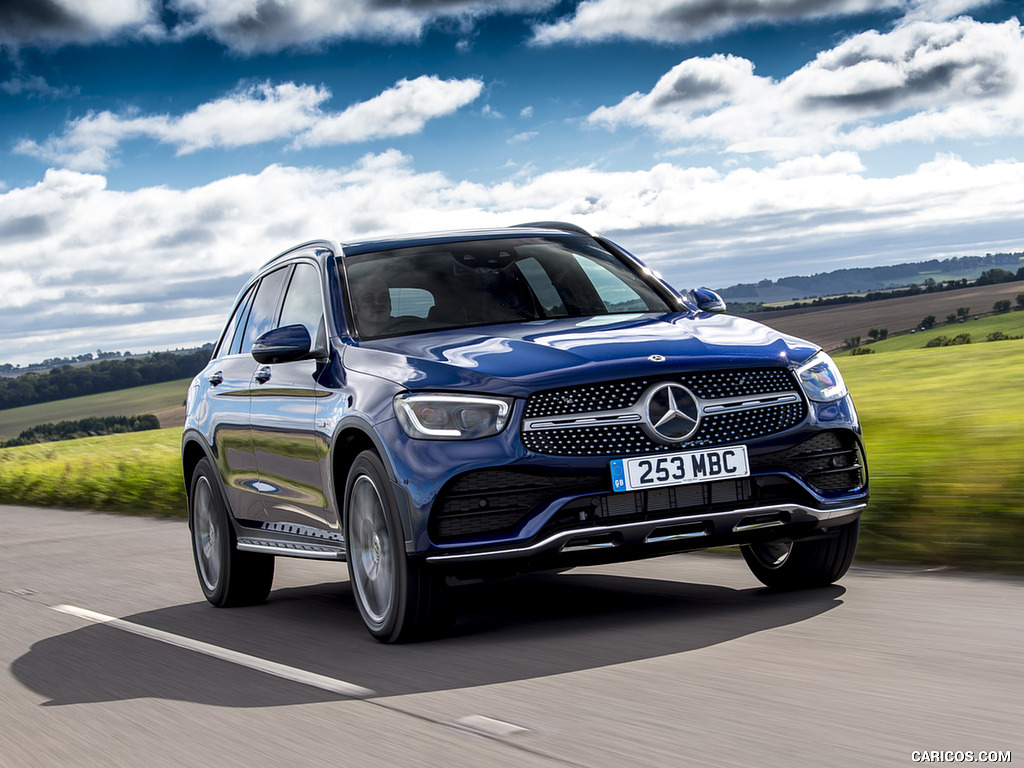 2021 Mercedes-Benz GLC 300 e Plug-In Hybrid (UK-Spec) - Front Three-Quarter