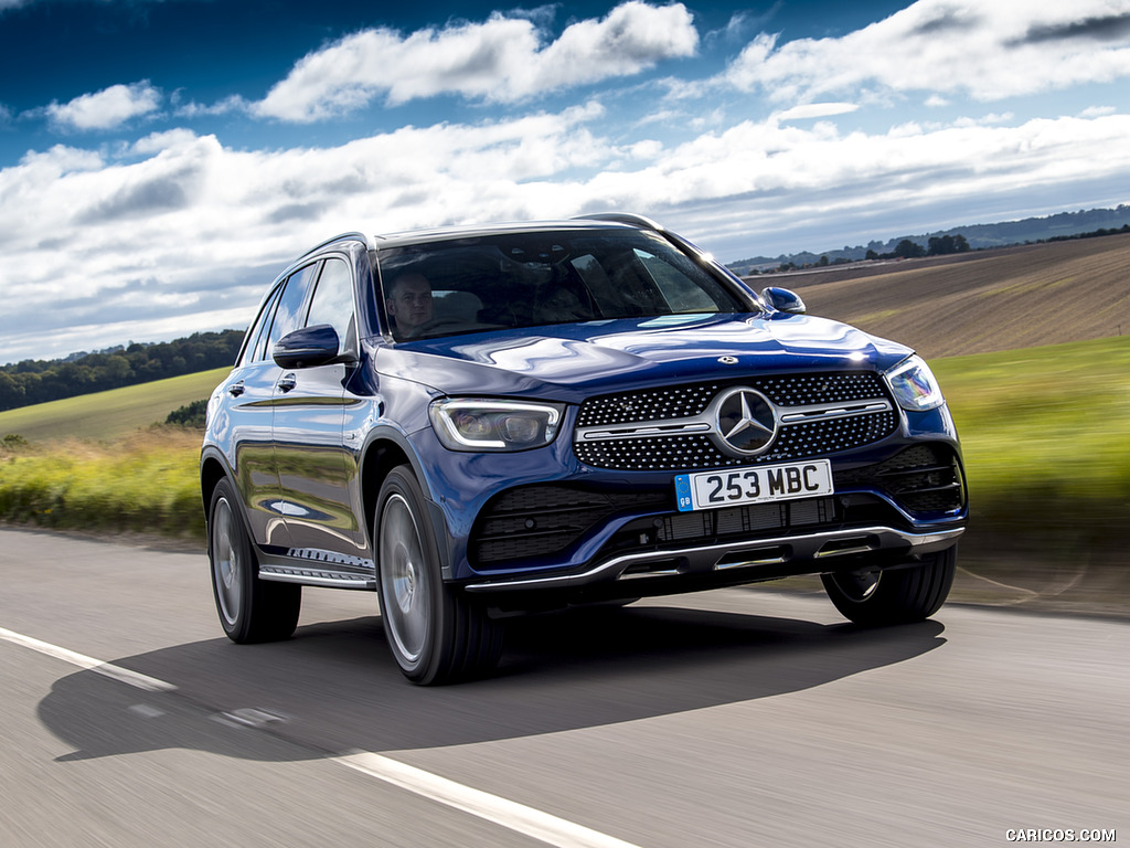 2021 Mercedes-Benz GLC 300 e Plug-In Hybrid (UK-Spec) - Front Three-Quarter