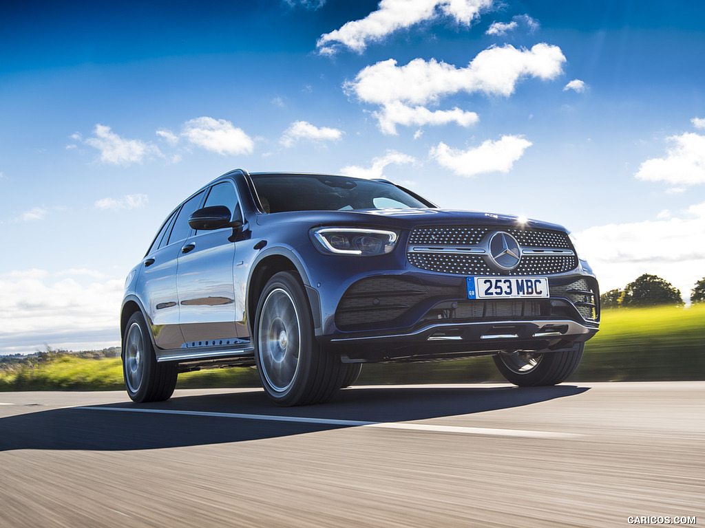 2021 Mercedes-Benz GLC 300 e Plug-In Hybrid (UK-Spec) - Front Three-Quarter