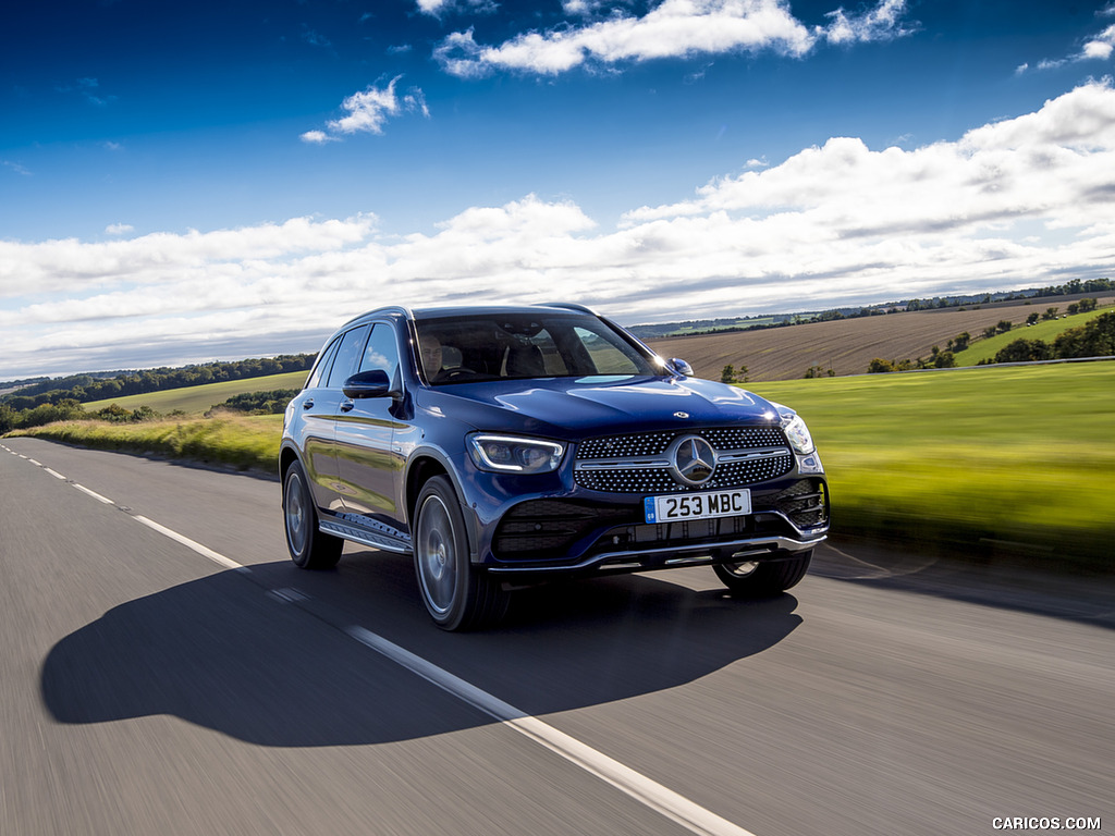 2021 Mercedes-Benz GLC 300 e Plug-In Hybrid (UK-Spec) - Front Three-Quarter