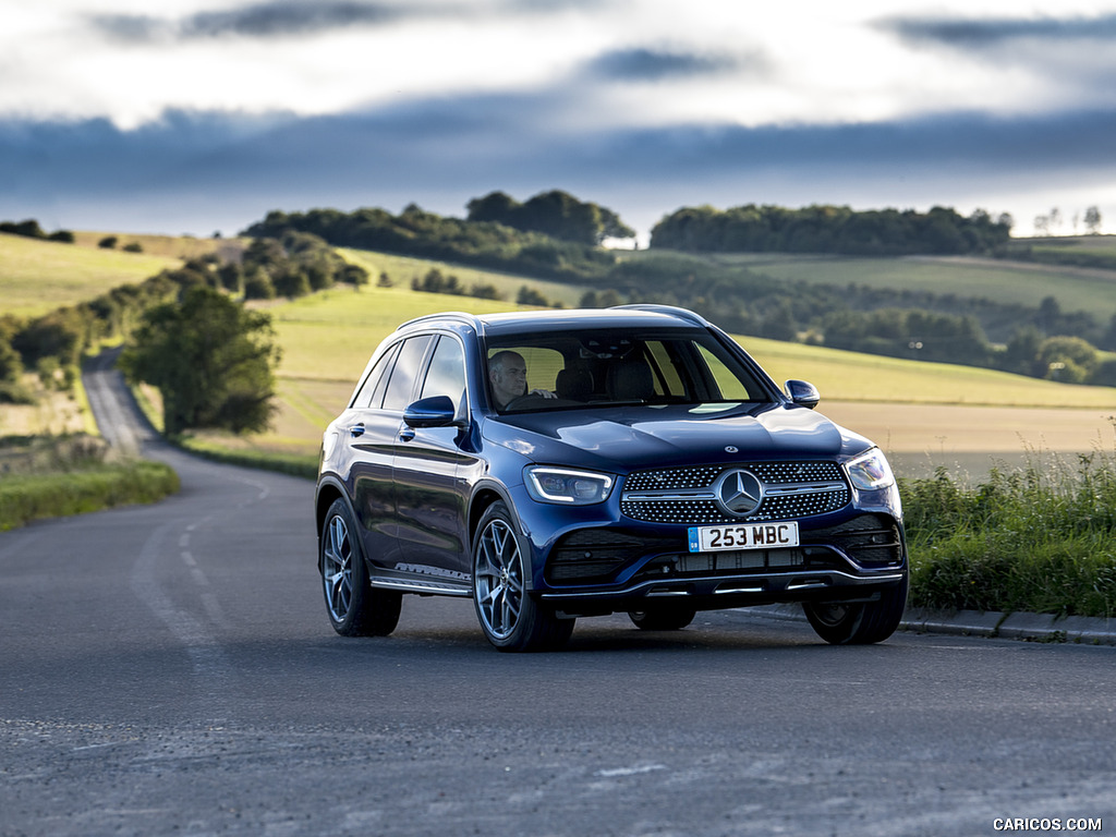 2021 Mercedes-Benz GLC 300 e Plug-In Hybrid (UK-Spec) - Front Three-Quarter