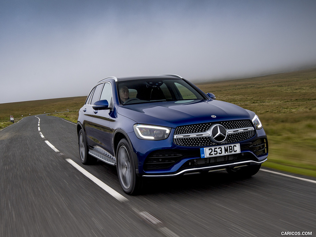 2021 Mercedes-Benz GLC 300 e Plug-In Hybrid (UK-Spec) - Front Three-Quarter