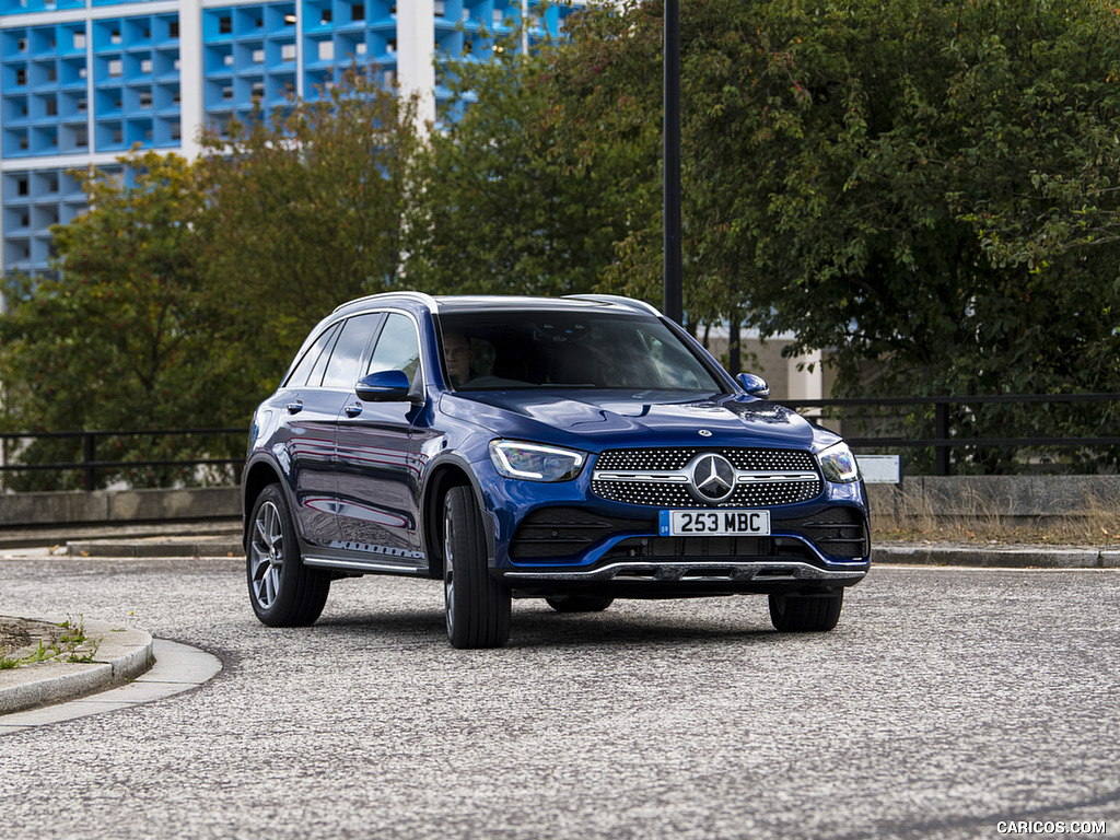 2021 Mercedes-Benz GLC 300 e Plug-In Hybrid (UK-Spec) - Front Three-Quarter