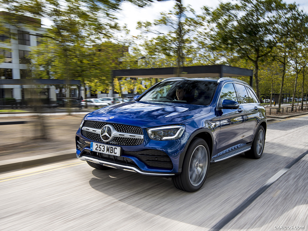 2021 Mercedes-Benz GLC 300 e Plug-In Hybrid (UK-Spec) - Front Three-Quarter