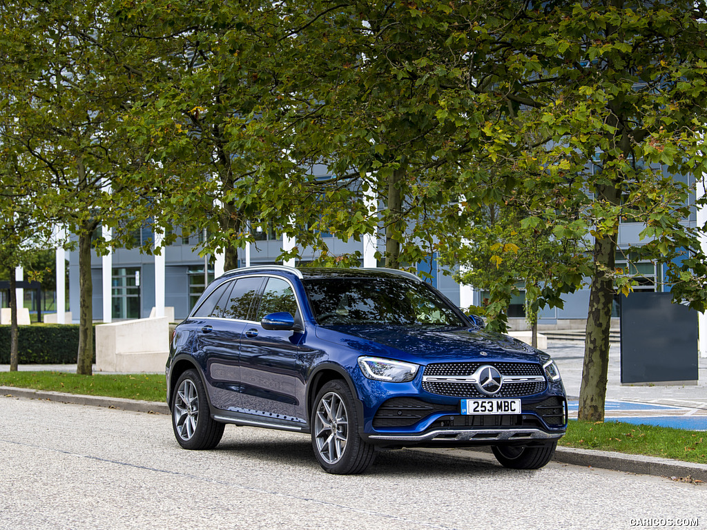 2021 Mercedes-Benz GLC 300 e Plug-In Hybrid (UK-Spec) - Front Three-Quarter