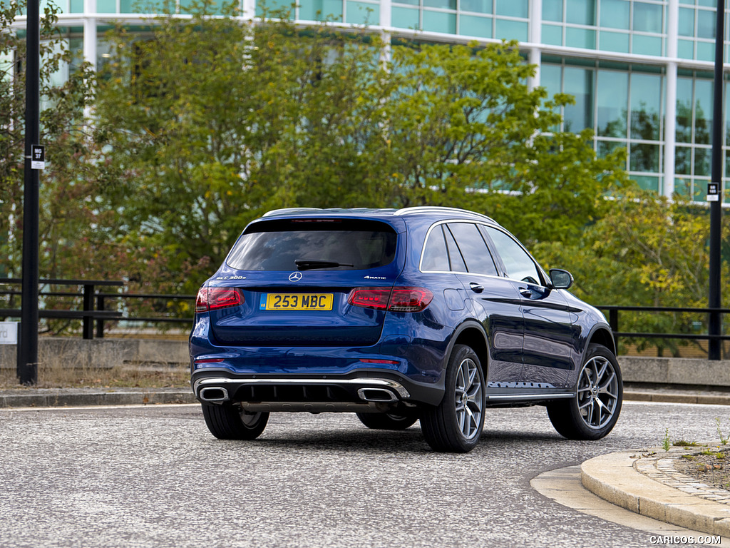 2021 Mercedes-Benz GLC 300 e Plug-In Hybrid (UK-Spec) - Rear Three-Quarter