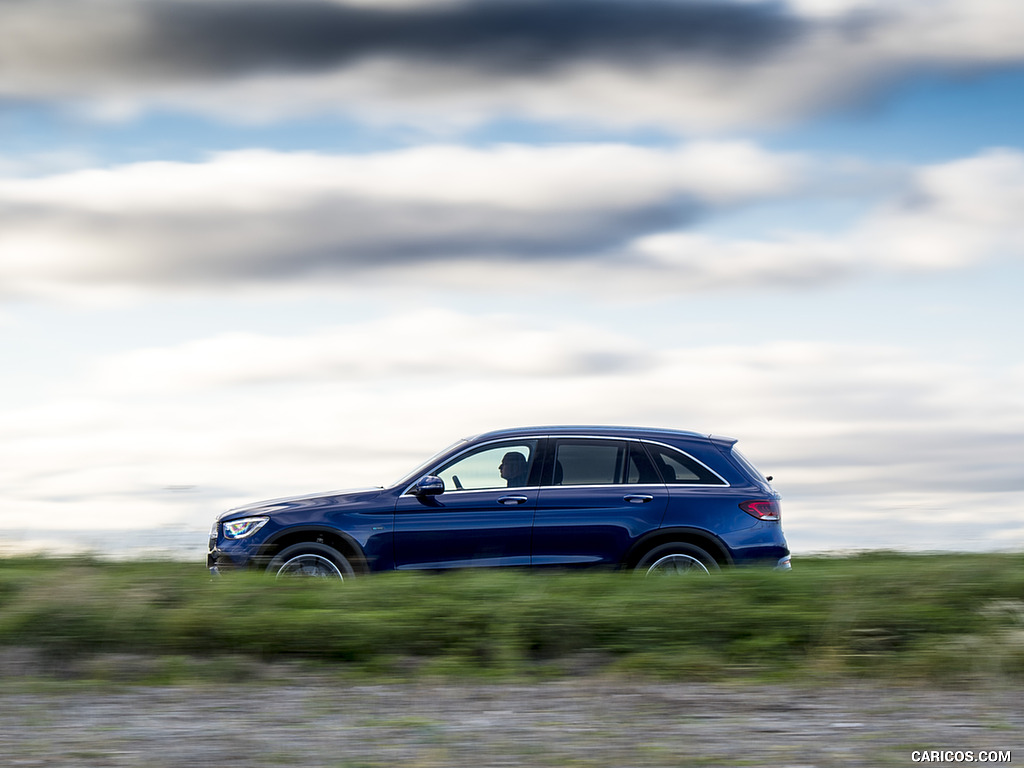 2021 Mercedes-Benz GLC 300 e Plug-In Hybrid (UK-Spec) - Side