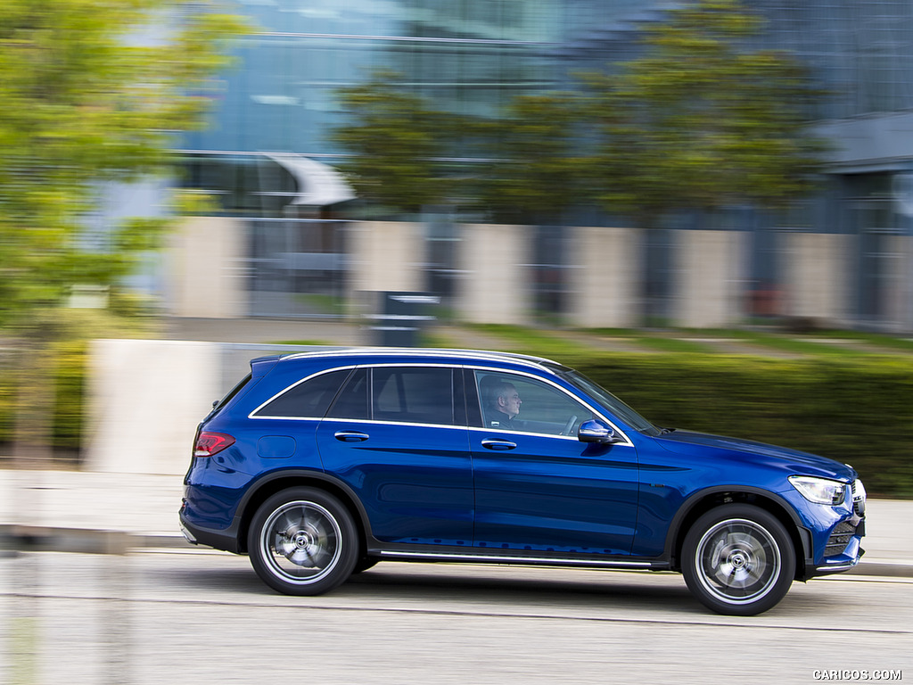 2021 Mercedes-Benz GLC 300 e Plug-In Hybrid (UK-Spec) - Side