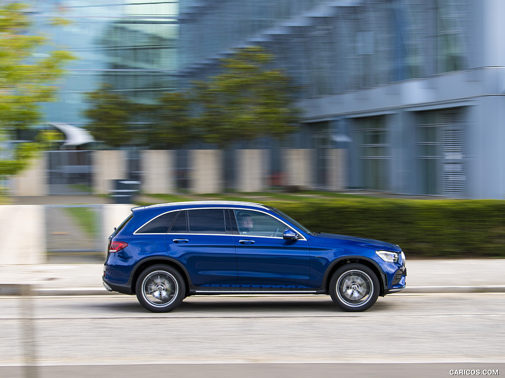 2021 Mercedes-Benz GLC 300 e Plug-In Hybrid (UK-Spec) - Side