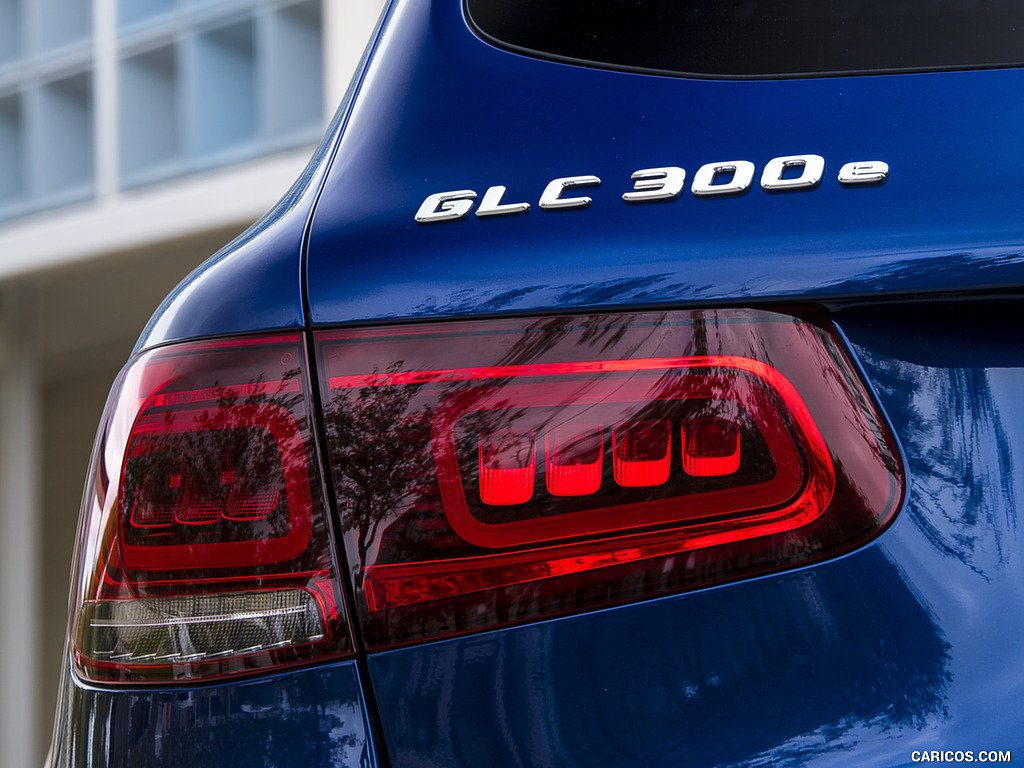 2021 Mercedes-Benz GLC 300 e Plug-In Hybrid (UK-Spec) - Tail Light