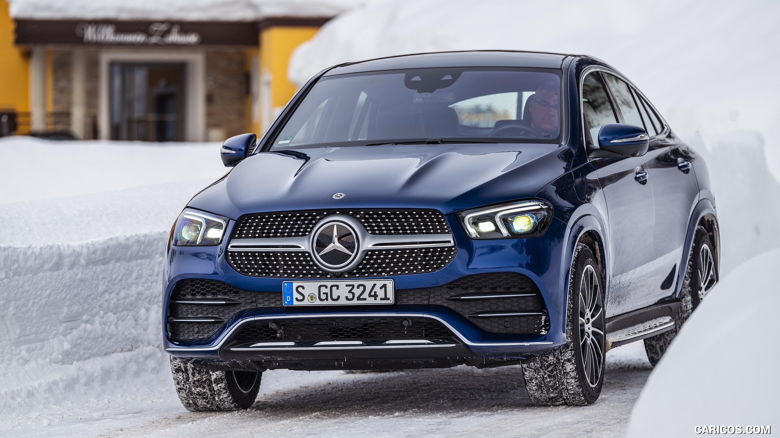2021 Mercedes-Benz GLE Coupe 400 d 4MATIC Coupe (Color: Brilliant Blue Metallic) - Front, #38 of 62