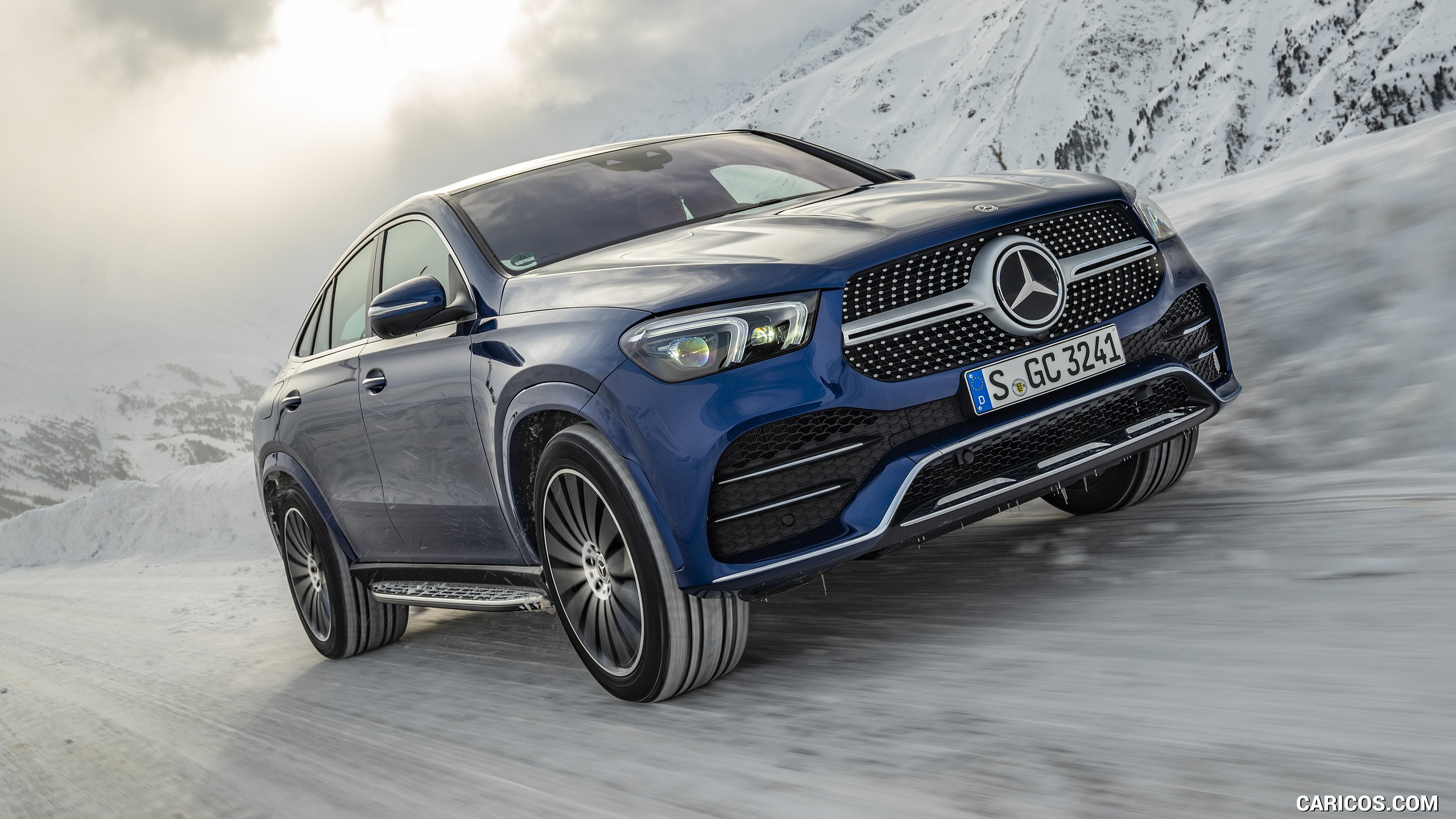 2021 Mercedes-Benz GLE Coupe 400 d 4MATIC Coupe (Color: Brilliant Blue Metallic) - Front Three-Quarter, #35 of 62