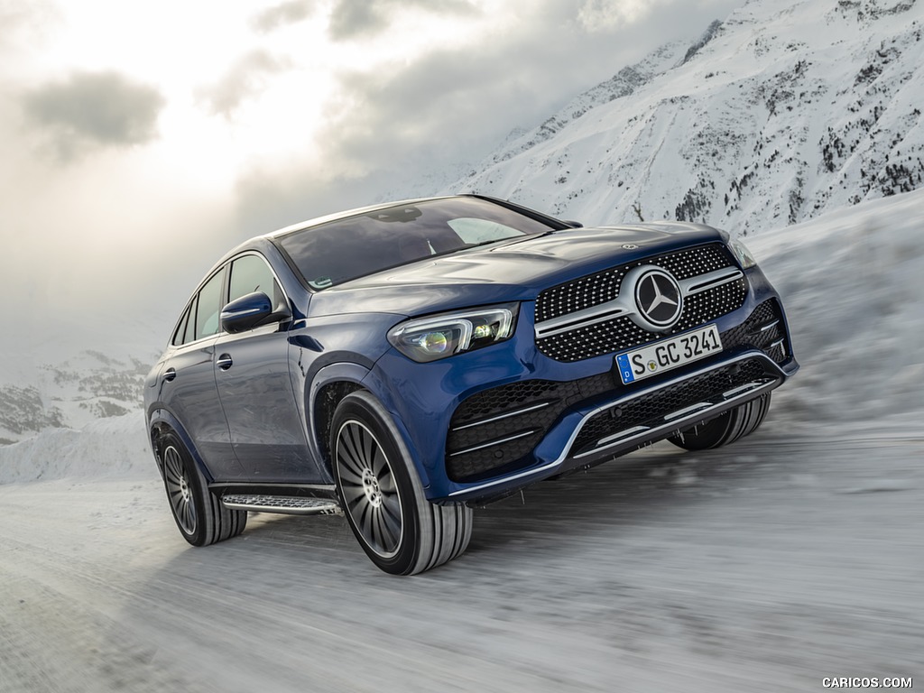 2021 Mercedes-Benz GLE Coupe 400 d 4MATIC Coupe (Color: Brilliant Blue Metallic) - Front Three-Quarter