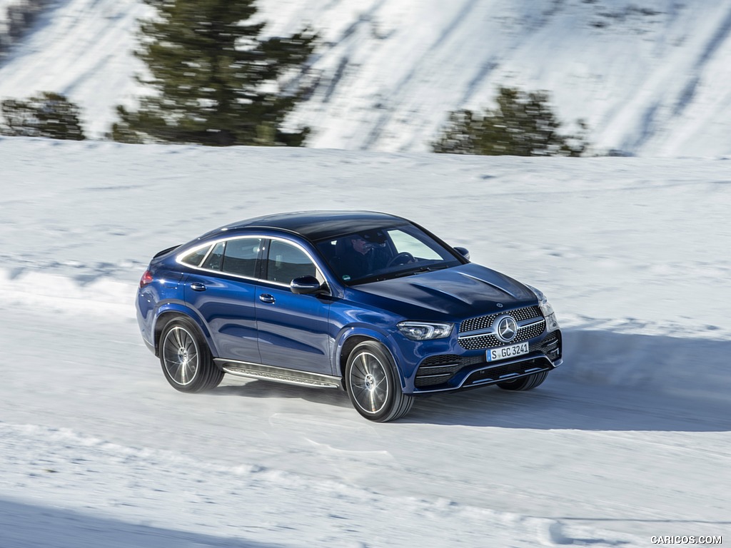 2021 Mercedes-Benz GLE Coupe 400 d 4MATIC Coupe (Color: Brilliant Blue Metallic) - Front Three-Quarter