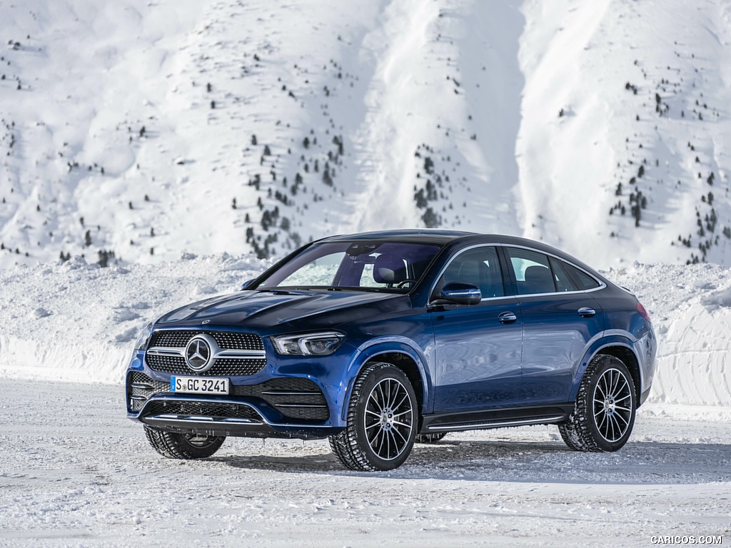 2021 Mercedes-Benz GLE Coupe 400 d 4MATIC Coupe (Color: Brilliant Blue Metallic) - Front Three-Quarter