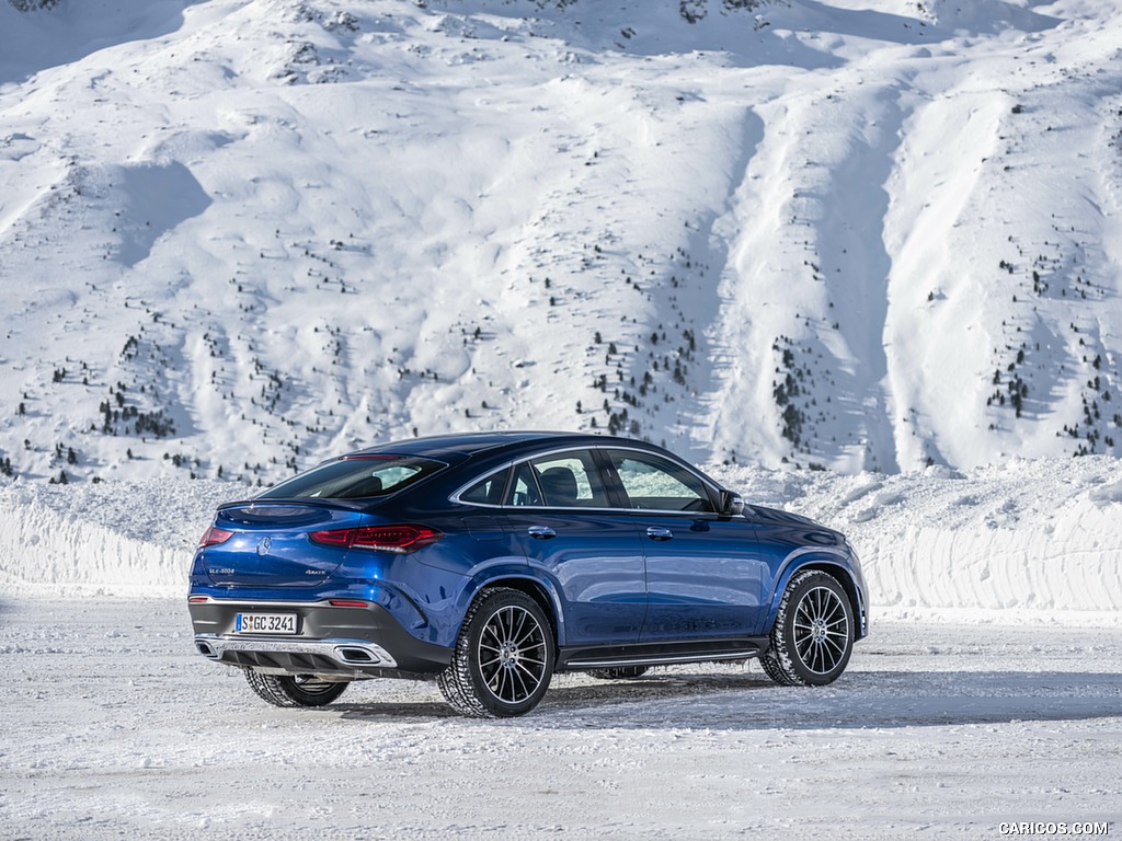 2021 Mercedes-Benz GLE Coupe 400 d 4MATIC Coupe (Color: Brilliant Blue Metallic) - Rear Three-Quarter