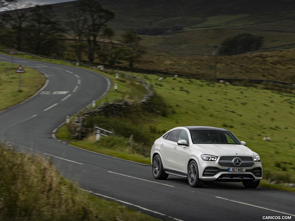 2021 Mercedes-Benz GLE Coupé 400d (UK-Spec) - Front Three-Quarter