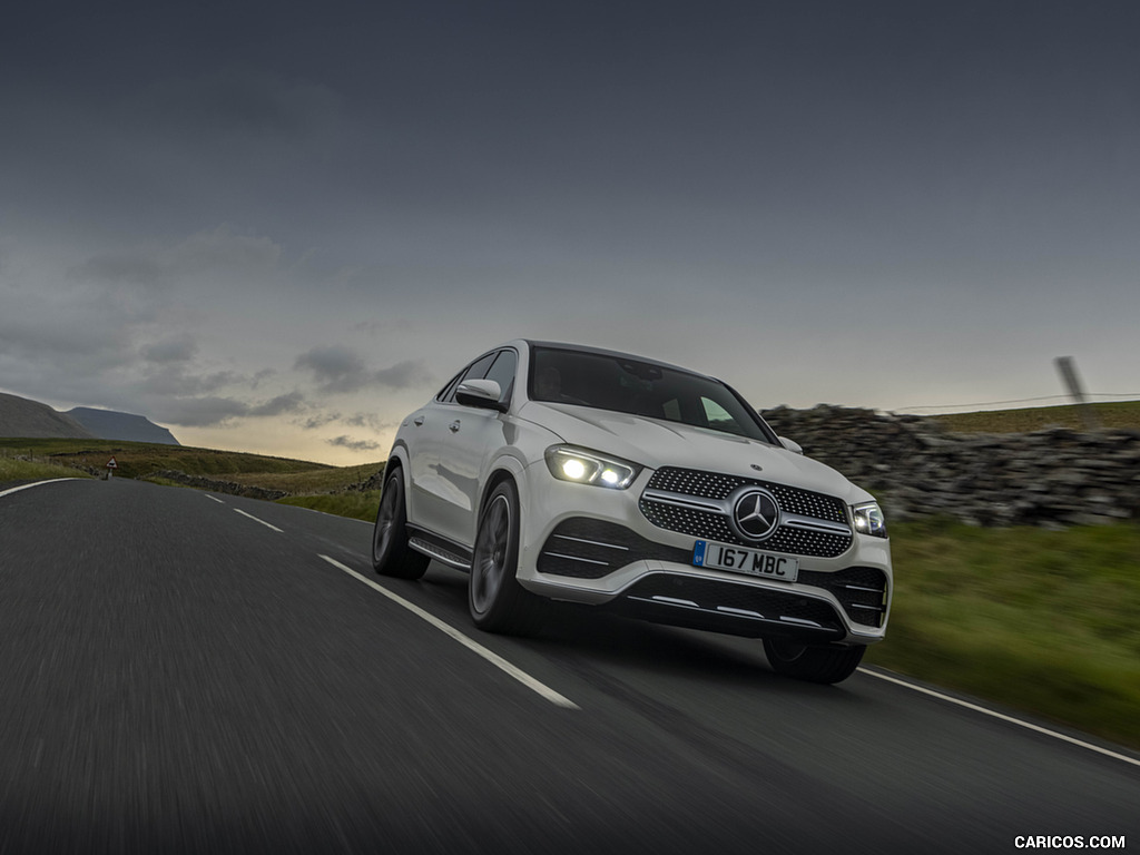 2021 Mercedes-Benz GLE Coupé 400d (UK-Spec) - Front Three-Quarter