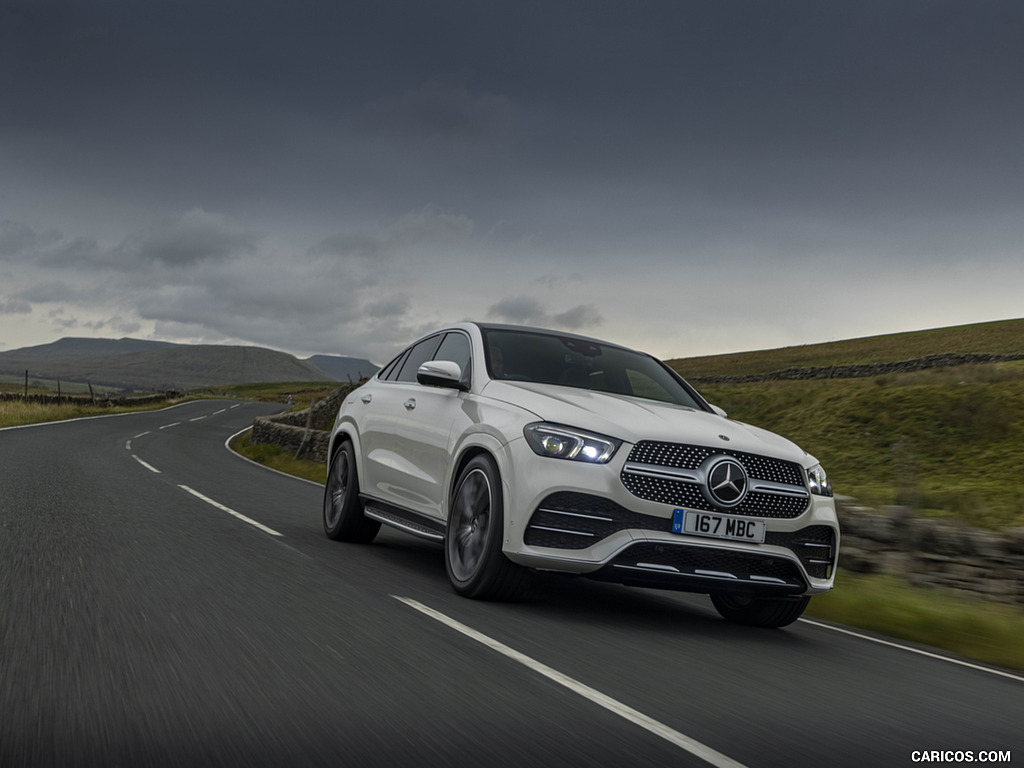 2021 Mercedes-Benz GLE Coupé 400d (UK-Spec) - Front Three-Quarter