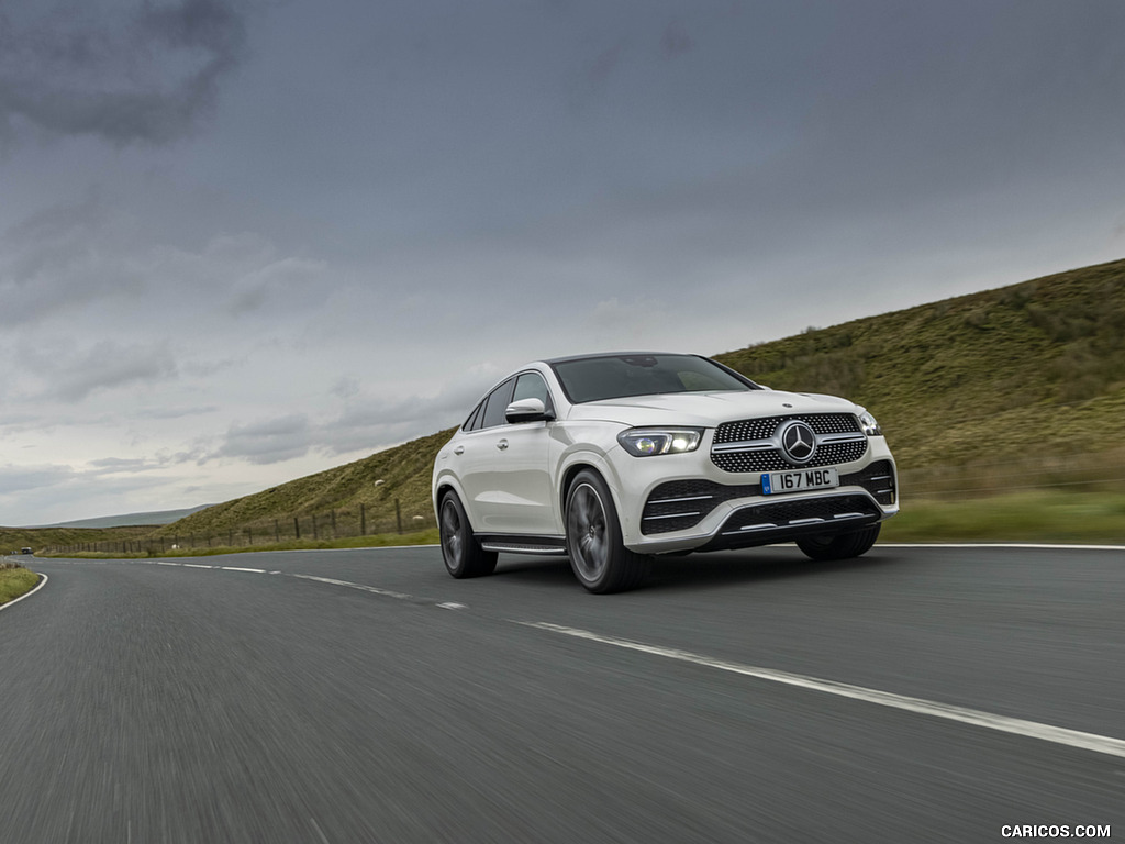 2021 Mercedes-Benz GLE Coupé 400d (UK-Spec) - Front Three-Quarter