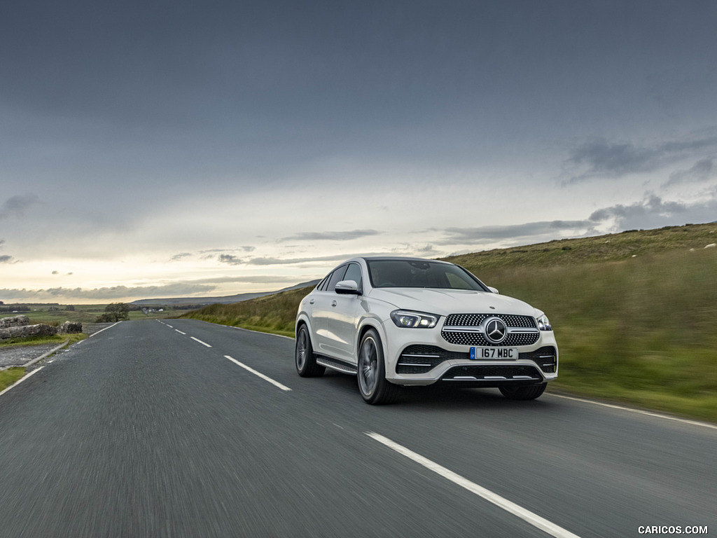 2021 Mercedes-Benz GLE Coupé 400d (UK-Spec) - Front Three-Quarter