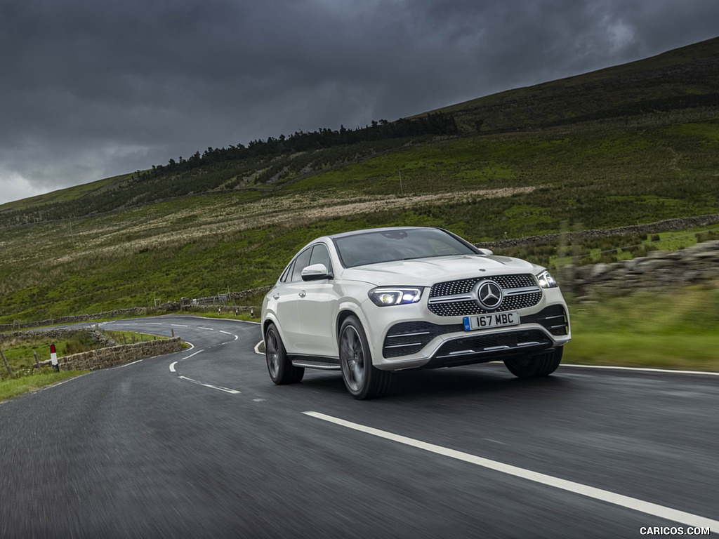 2021 Mercedes-Benz GLE Coupé 400d (UK-Spec) - Front Three-Quarter