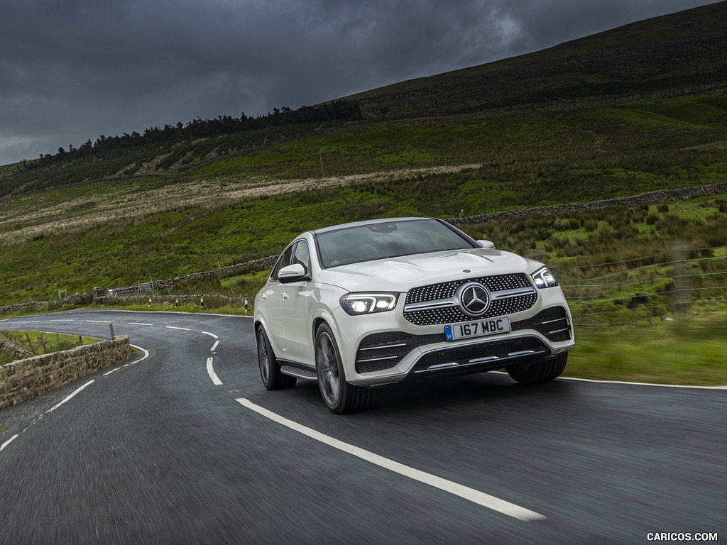 2021 Mercedes-Benz GLE Coupé 400d (UK-Spec) - Front Three-Quarter