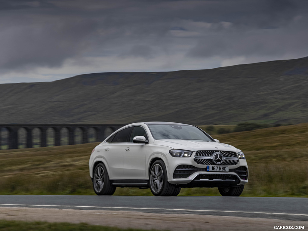 2021 Mercedes-Benz GLE Coupé 400d (UK-Spec) - Front Three-Quarter