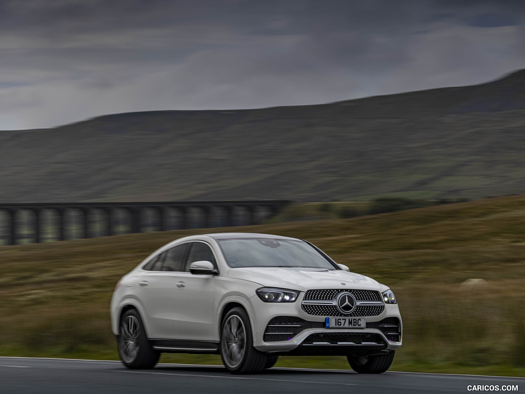 2021 Mercedes-Benz GLE Coupé 400d (UK-Spec) - Front Three-Quarter