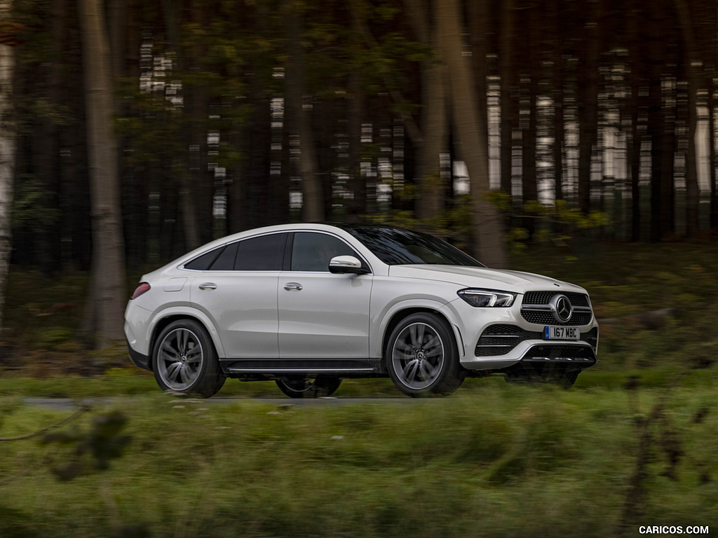 2021 Mercedes-Benz GLE Coupé 400d (UK-Spec) - Front Three-Quarter