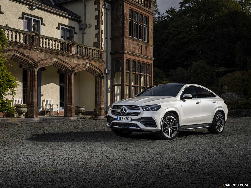 2021 Mercedes-Benz GLE Coupé 400d (UK-Spec) - Front Three-Quarter