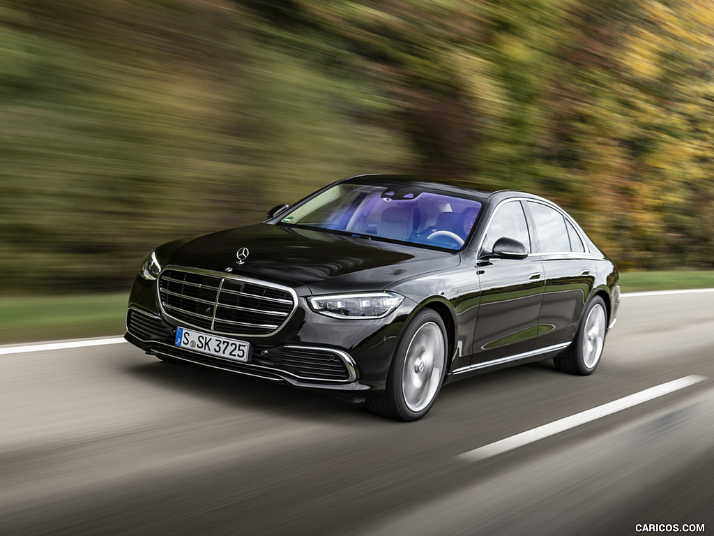 2021 Mercedes-Benz S 500 4MATIC AMG Line (Color: Onyx Black) - Front Three-Quarter