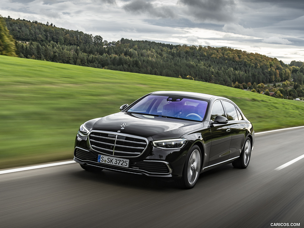 2021 Mercedes-Benz S 500 4MATIC AMG Line (Color: Onyx Black) - Front Three-Quarter