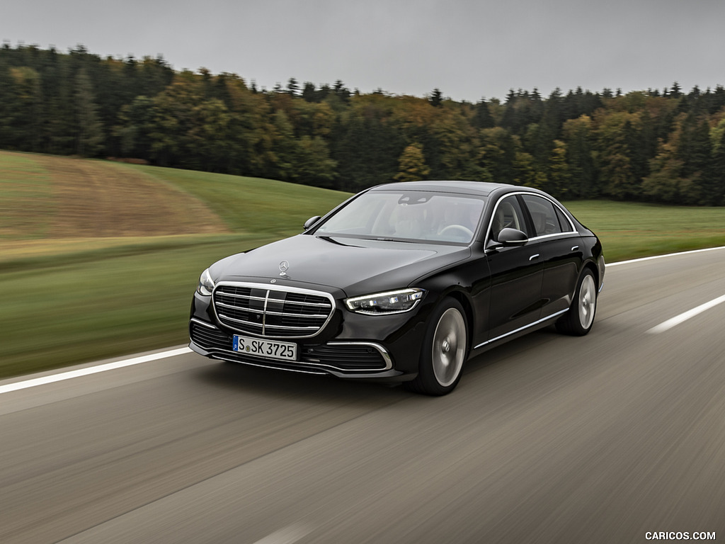 2021 Mercedes-Benz S 500 4MATIC AMG Line (Color: Onyx Black) - Front Three-Quarter