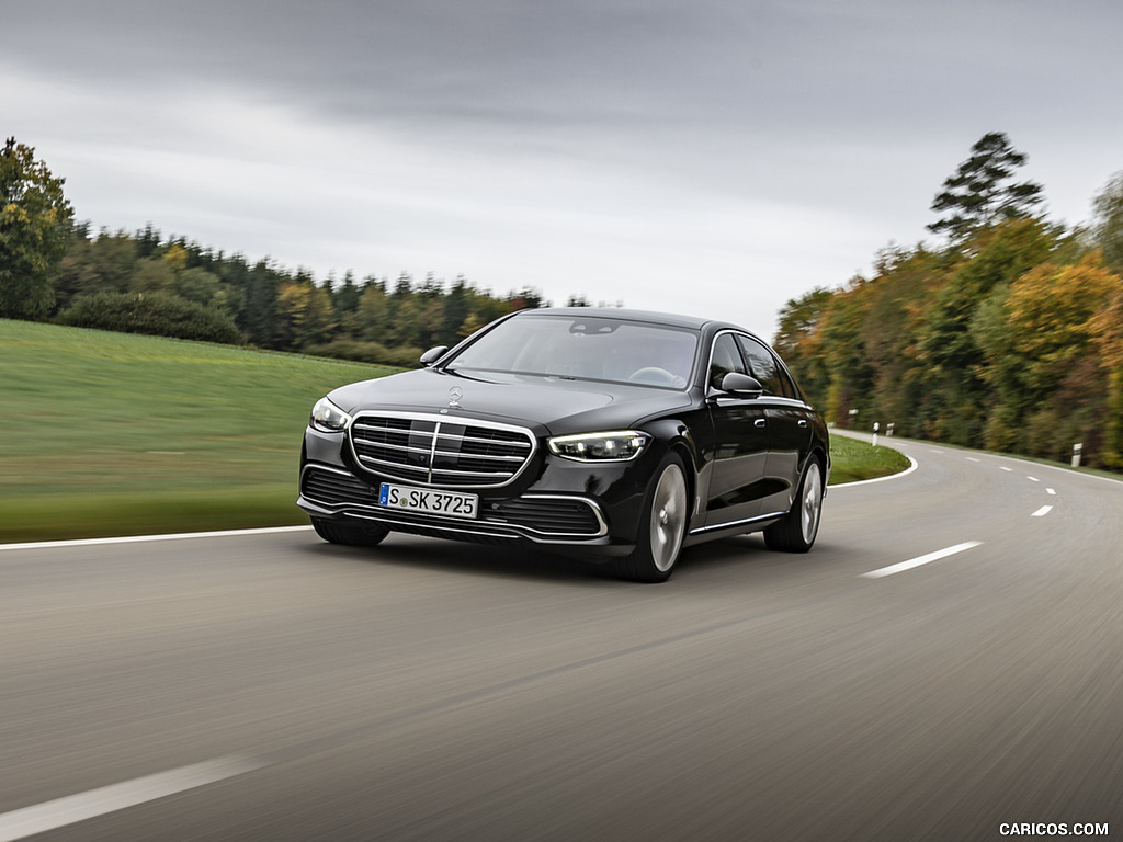 2021 Mercedes-Benz S 500 4MATIC AMG Line (Color: Onyx Black) - Front Three-Quarter