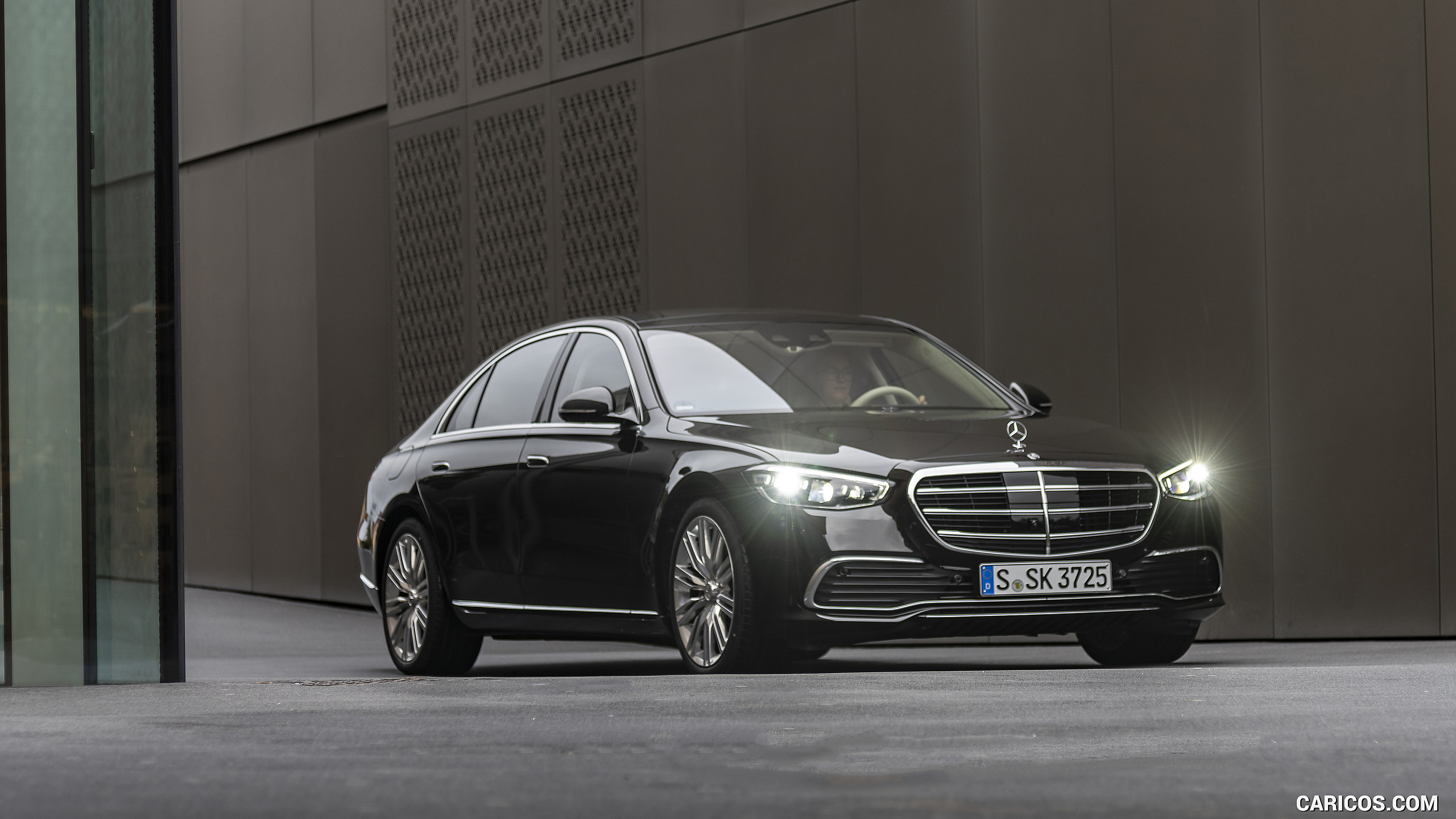 2021 Mercedes-Benz S 500 4MATIC AMG Line (Color: Onyx Black) - Front ...