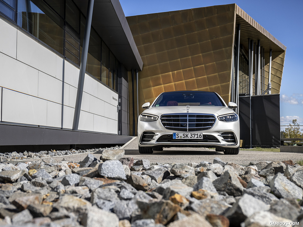 2021 Mercedes-Benz S 500 4MATIC AMG line (Color: Designo Diamond White Bright) - Front