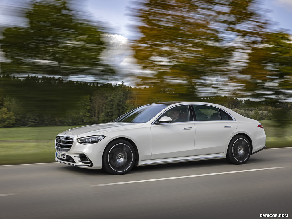 2021 Mercedes-Benz S 500 4MATIC AMG line (Color: Designo Diamond White Bright) - Front Three-Quarter