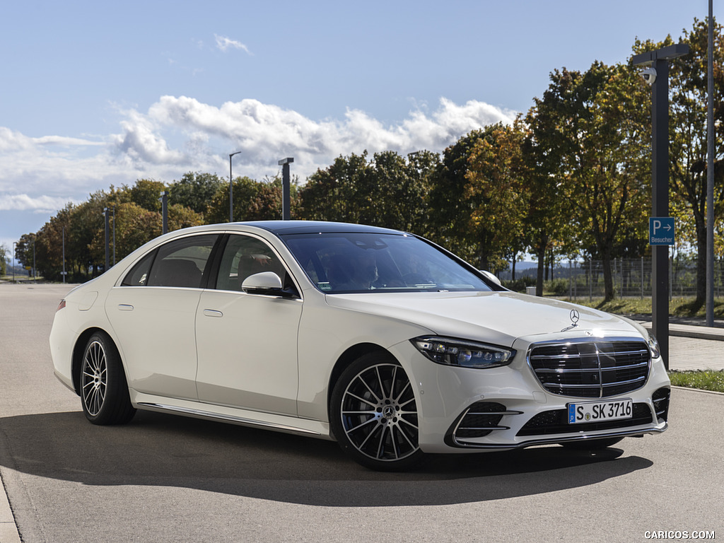 2021 Mercedes-Benz S 500 4MATIC AMG line (Color: Designo Diamond White Bright) - Front Three-Quarter