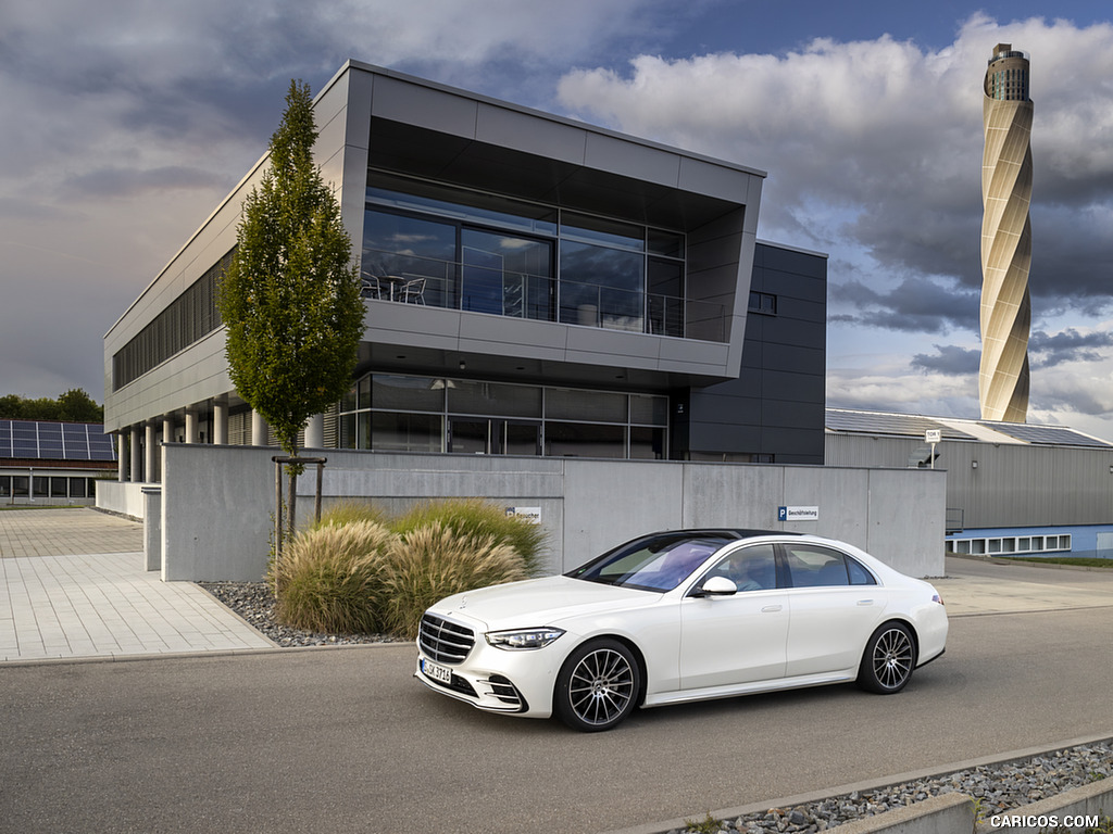 2021 Mercedes-Benz S 500 4MATIC AMG line (Color: Designo Diamond White Bright) - Front Three-Quarter