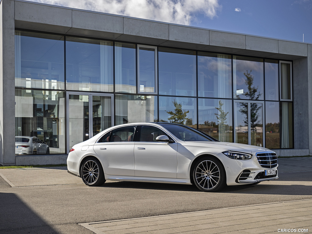 2021 Mercedes-Benz S 500 4MATIC AMG line (Color: Designo Diamond White Bright) - Front Three-Quarter